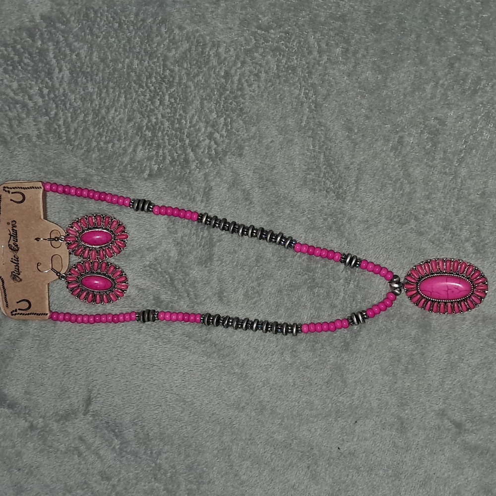 NWT Montana West necklace and earring ser